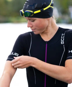 Aura Long Course Triathlon Suit -Athlete Outfit 01 d8965dac 43b8 43fb 9899 613c375efdf9