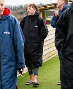 HUUB Changing Robe - Black And Blue -Athlete Outfit 02 4b3ee379 aca3 4568 bdf1 98ba18abf7d3