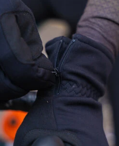 Winter Thermal Cycling Glove -Athlete Outfit WinterCyclingGloves ProductImagery 04
